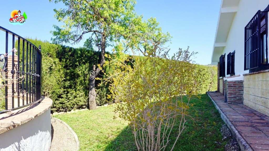 3 soveværelse Bungalow til salg i Loja med swimmingpool garage - € 224.950 (Ref: 9747362)