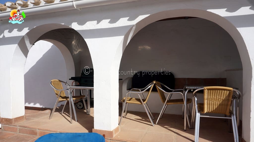 Finca/Casa Rural de 6 habitaciones en Iznájar en venta con piscina garaje - 449.950 € (Ref: 9877023)