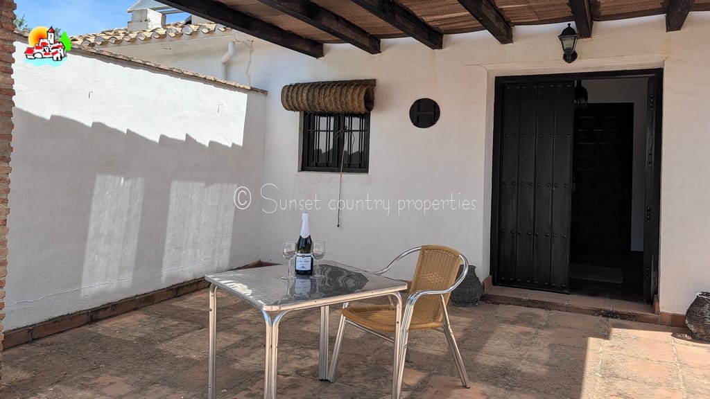 Finca/Casa Rural de 6 habitaciones en Iznájar en venta con piscina garaje - 449.950 € (Ref: 9877023)