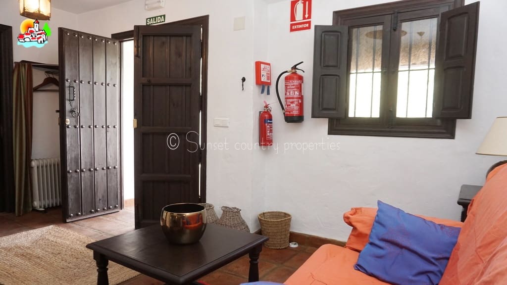 Finca/Casa Rural de 6 habitaciones en Iznájar en venta con piscina garaje - 449.950 € (Ref: 9877023)