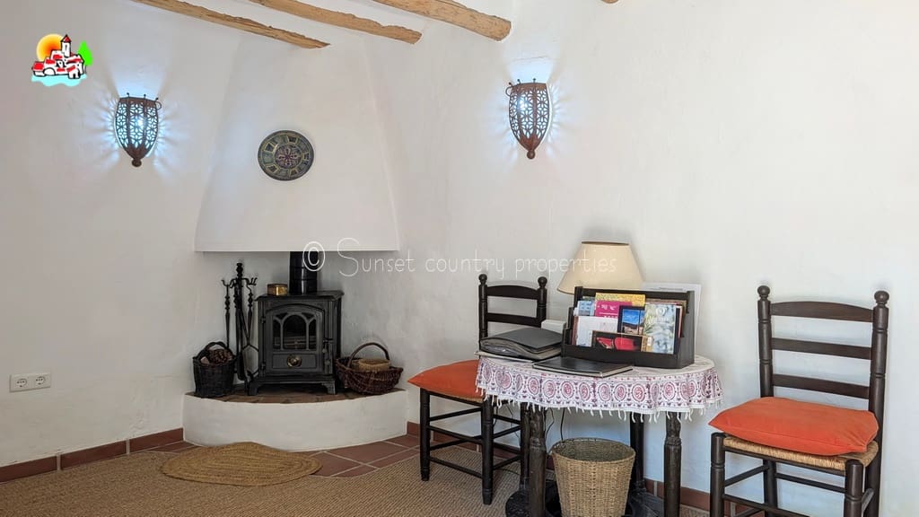 Finca/Casa Rural de 6 habitaciones en Iznájar en venta con piscina garaje - 449.950 € (Ref: 9877023)