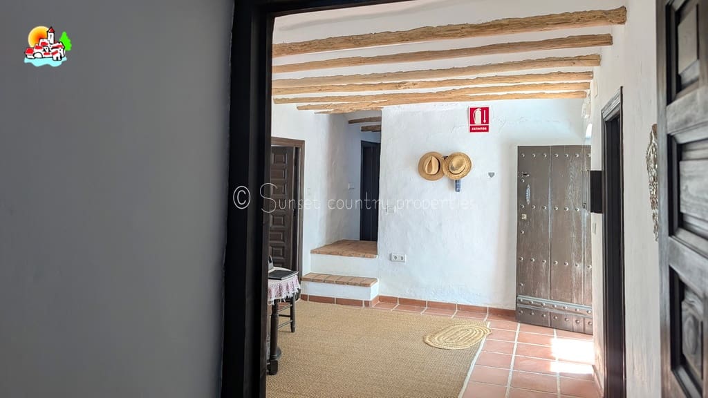 Finca/Casa Rural de 6 habitaciones en Iznájar en venta con piscina garaje - 449.950 € (Ref: 9877023)