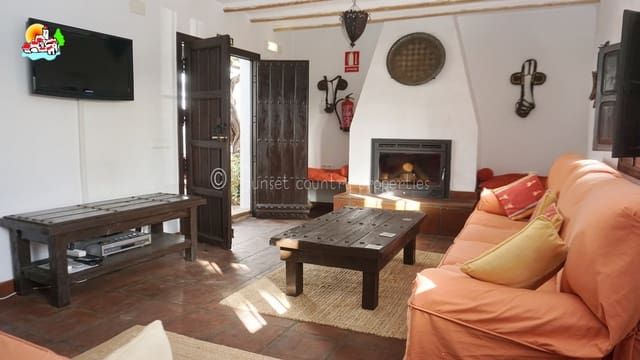 Finca/Casa Rural de 6 habitaciones en Iznájar en venta con piscina garaje - 449.950 € (Ref: 9877023)