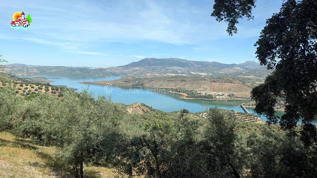 Finca/Casa Rural de 6 habitaciones en Iznájar en venta con piscina garaje - 449.950 € (Ref: 9877023)