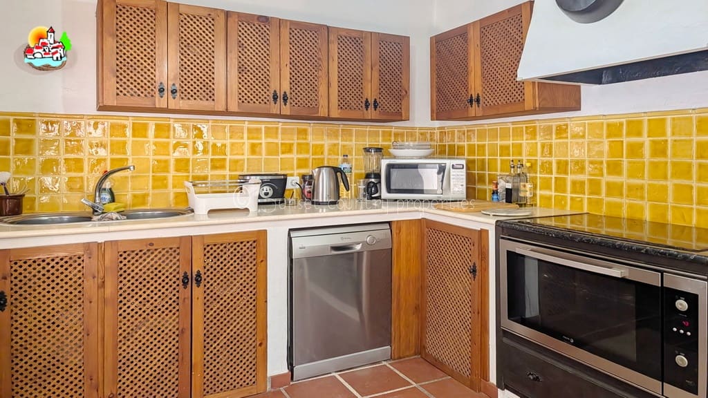 Finca/Casa Rural de 6 habitaciones en Iznájar en venta con piscina garaje - 449.950 € (Ref: 9877023)