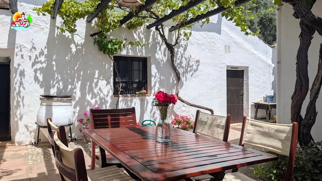 Finca/Casa Rural de 6 habitaciones en Iznájar en venta con piscina garaje - 449.950 € (Ref: 9877023)
