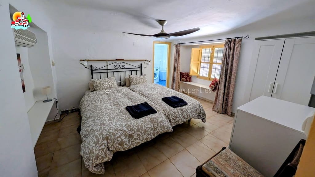 3 bedroom Finca/Country House for sale in Loja with pool garage - € 195,000 (Ref: 9912208)