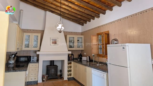3 soveværelse Finca/Landehus til salg i Loja med swimmingpool garage - € 195.000 (Ref: 9912208)