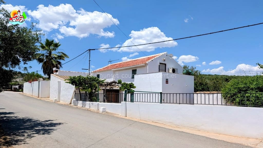 3 bedroom Finca/Country House for sale in Loja with pool garage - € 195,000 (Ref: 9912208)