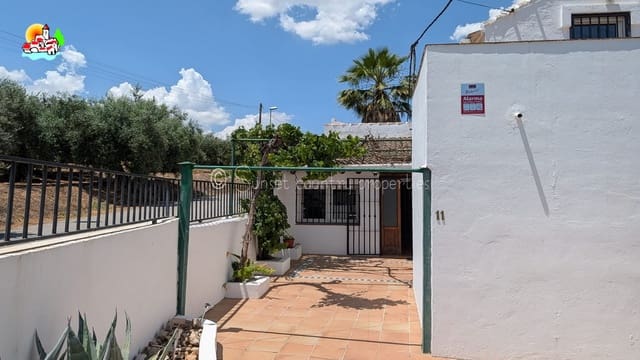 3 soveværelse Finca/Landehus til salg i Loja med swimmingpool garage - € 195.000 (Ref: 9912208)
