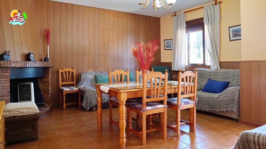3 soverom Rekkehus til salgs i Loja med svømmebasseng garasje - € 269 950 (Ref: 9912210)