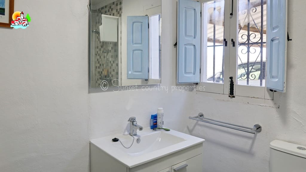 3 bedroom Finca/Country House for sale in Iznajar with pool garage - € 164,950 (Ref: 9912211)