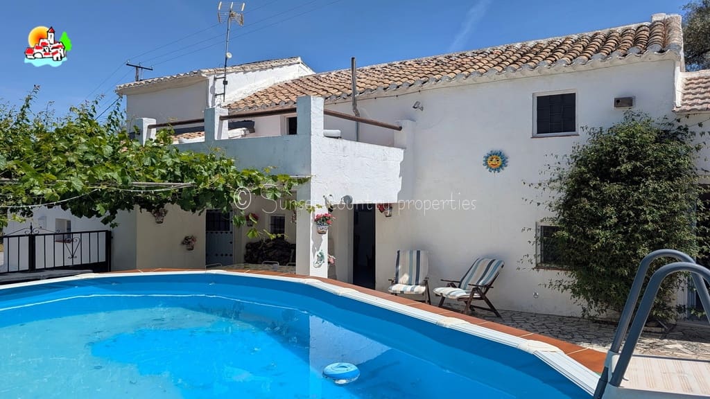 3 bedroom Finca/Country House for sale in Iznajar with pool garage - € 164,950 (Ref: 9912211)