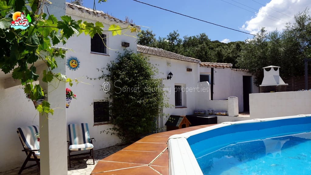3 bedroom Finca/Country House for sale in Iznajar with pool garage - € 164,950 (Ref: 9912211)
