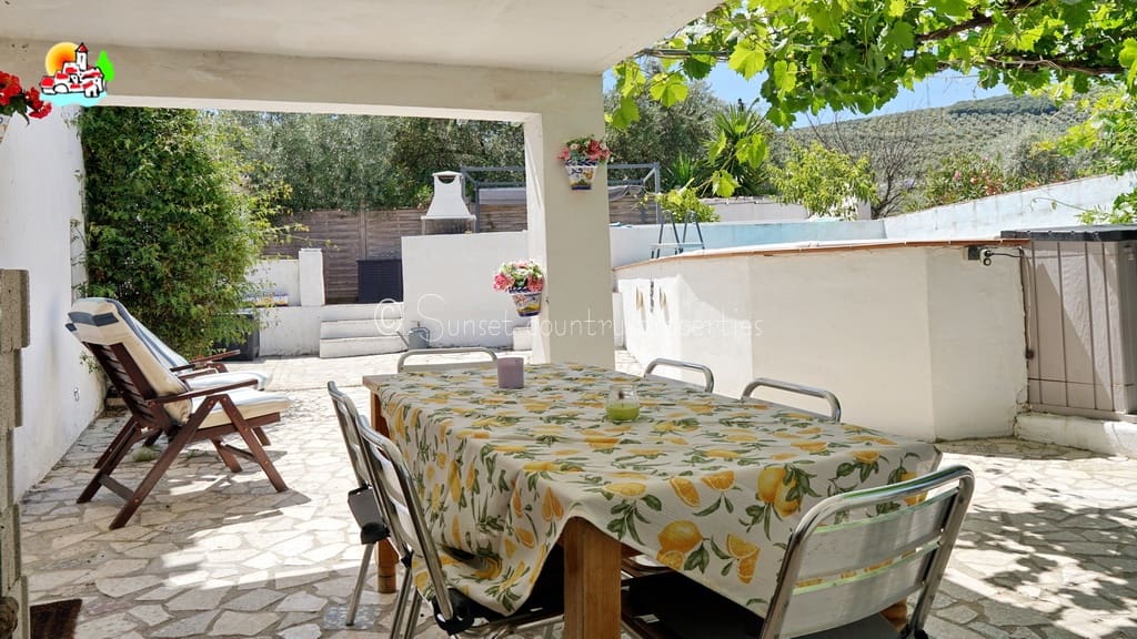 3 bedroom Finca/Country House for sale in Iznajar with pool garage - € 164,950 (Ref: 9912211)