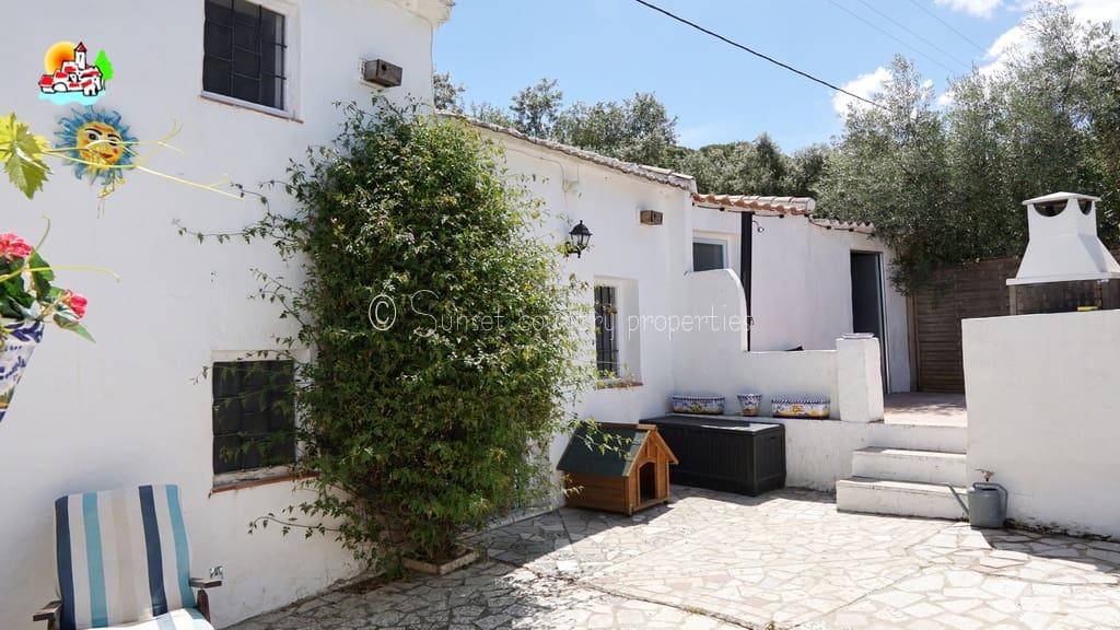 3 bedroom Finca/Country House for sale in Iznajar with pool garage - € 164,950 (Ref: 9912211)