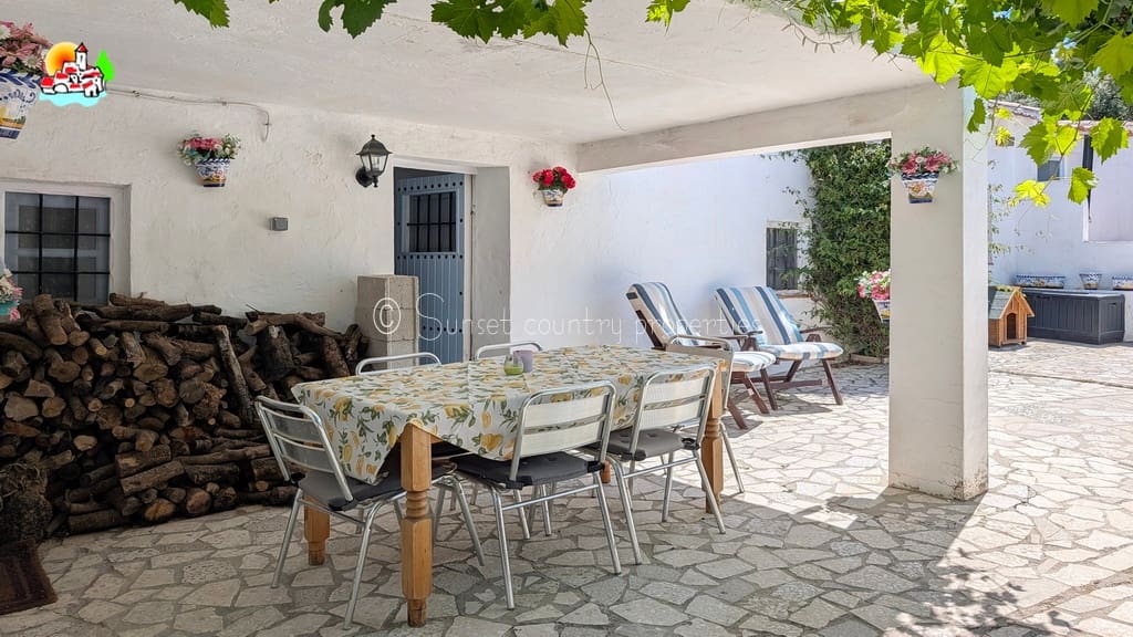 3 bedroom Finca/Country House for sale in Iznajar with pool garage - € 164,950 (Ref: 9912211)