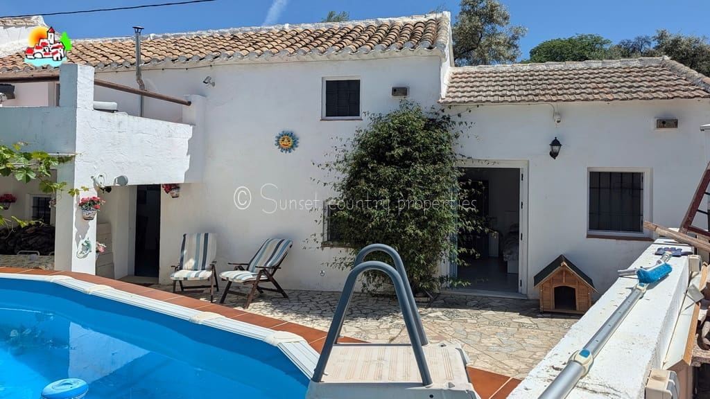 3 bedroom Finca/Country House for sale in Iznajar with pool garage - € 164,950 (Ref: 9912211)