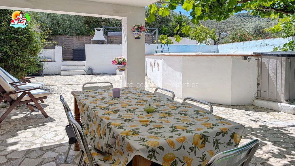 3 bedroom Finca/Country House for sale in Iznajar with pool garage - € 164,950 (Ref: 9912211)