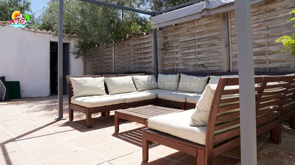 3 bedroom Finca/Country House for sale in Iznajar with pool garage - € 164,950 (Ref: 9912211)