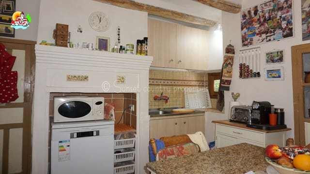 5 soverom Kjedet enebolig til salgs i Iznájar med svømmebasseng - € 225 000 (Ref: 9912212)