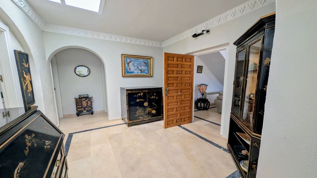 5 soveværelse Finca/Landehus til salg i Iznajar med swimmingpool garage - € 325.000 (Ref: 9944405)