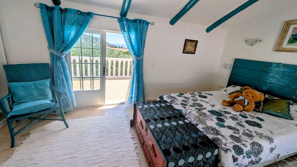 5 soveværelse Finca/Landehus til salg i Iznajar med swimmingpool garage - € 325.000 (Ref: 9944405)