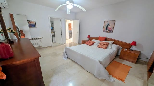 5 soveværelse Finca/Landehus til salg i Iznájar med swimmingpool garage - € 325.000 (Ref: 9944405)
