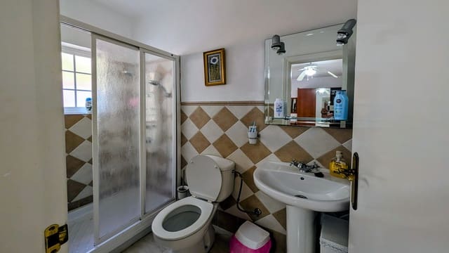 5 soveværelse Finca/Landehus til salg i Iznájar med swimmingpool garage - € 325.000 (Ref: 9944405)
