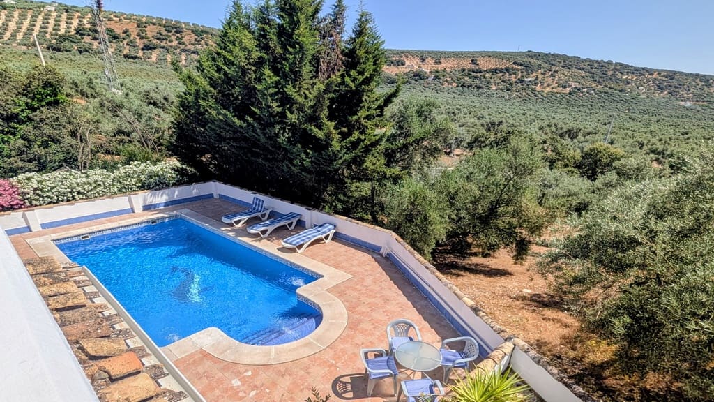 5 soveværelse Finca/Landehus til salg i Iznajar med swimmingpool garage - € 325.000 (Ref: 9944405)