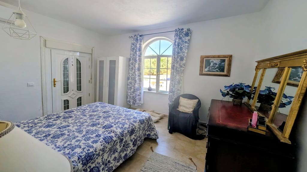 5 soveværelse Finca/Landehus til salg i Iznajar med swimmingpool garage - € 325.000 (Ref: 9944405)
