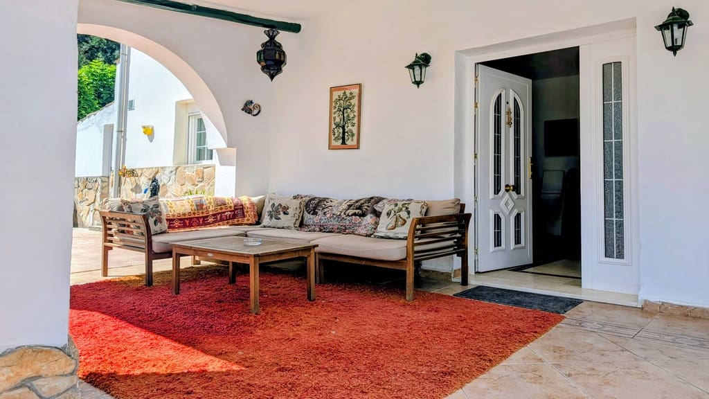 5 soveværelse Finca/Landehus til salg i Iznajar med swimmingpool garage - € 325.000 (Ref: 9944405)