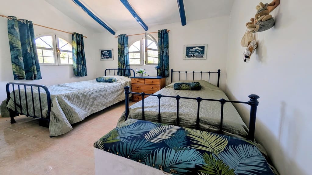 5 soveværelse Finca/Landehus til salg i Iznajar med swimmingpool garage - € 325.000 (Ref: 9944405)