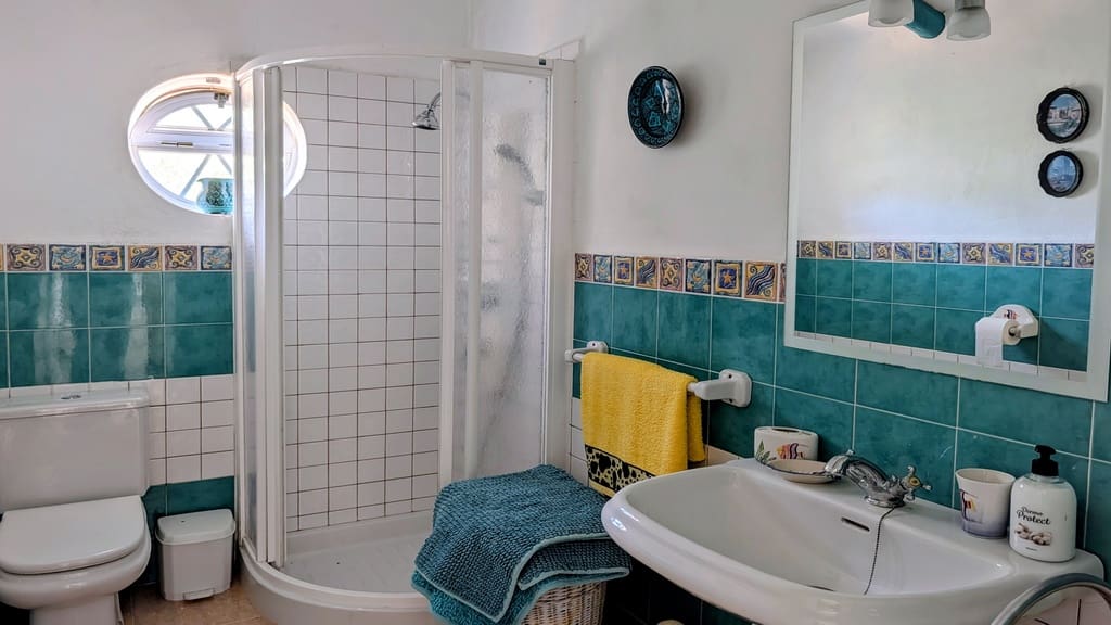 5 soveværelse Finca/Landehus til salg i Iznajar med swimmingpool garage - € 325.000 (Ref: 9944405)