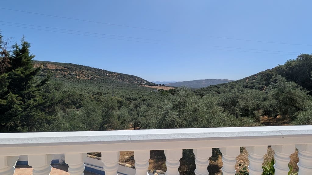 5 soveværelse Finca/Landehus til salg i Iznajar med swimmingpool garage - € 325.000 (Ref: 9944405)