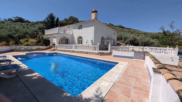 5 soveværelse Finca/Landehus til salg i Iznájar med swimmingpool garage - € 325.000 (Ref: 9944405)