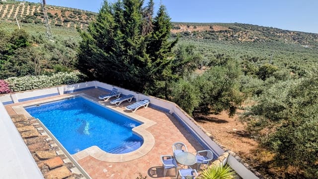 5 soveværelse Finca/Landehus til salg i Iznájar med swimmingpool garage - € 325.000 (Ref: 9944405)