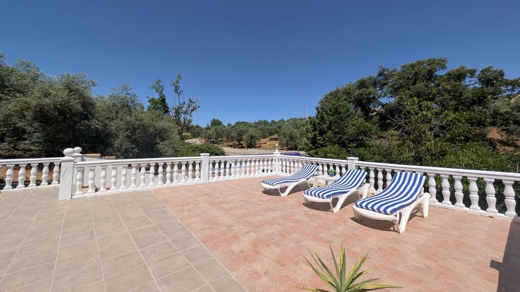 5 soveværelse Finca/Landehus til salg i Iznajar med swimmingpool garage - € 325.000 (Ref: 9944405)