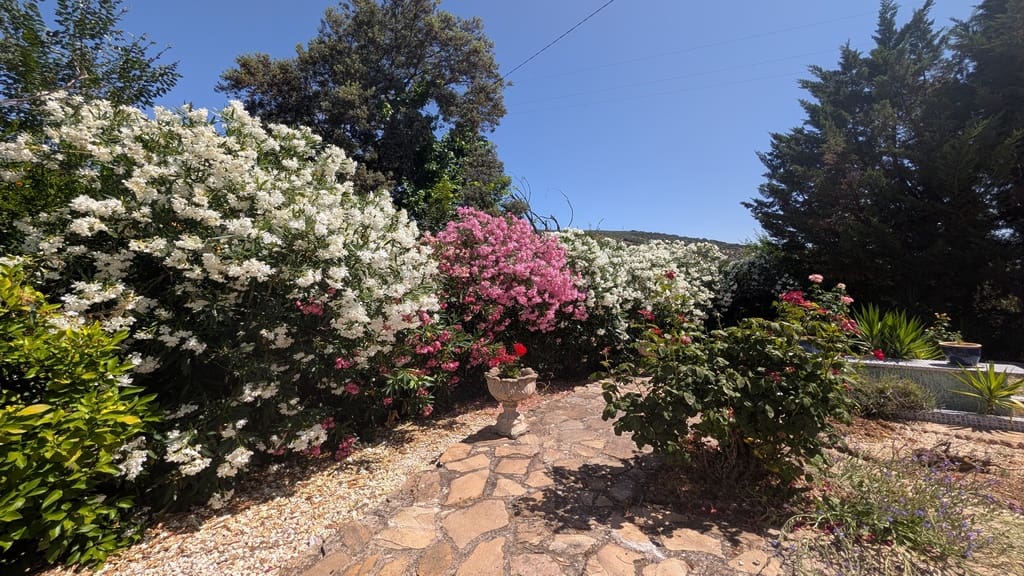 5 soveværelse Finca/Landehus til salg i Iznajar med swimmingpool garage - € 325.000 (Ref: 9944405)