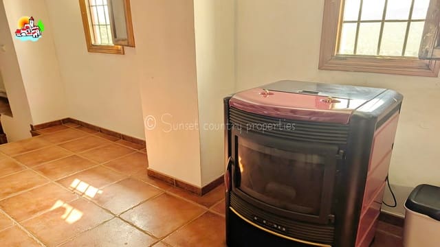 4 soverom Hus til salgs i Iznájar med svømmebasseng - € 225 000 (Ref: 9944409)