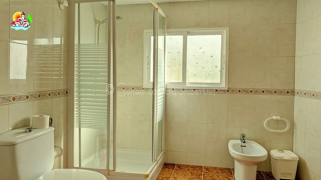 4 soveværelse Byhus til salg i Iznajar med swimmingpool - € 225.000 (Ref: 9944409)