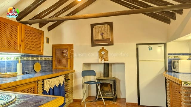 4 soverom Hus til salgs i Iznájar med svømmebasseng - € 225 000 (Ref: 9944409)