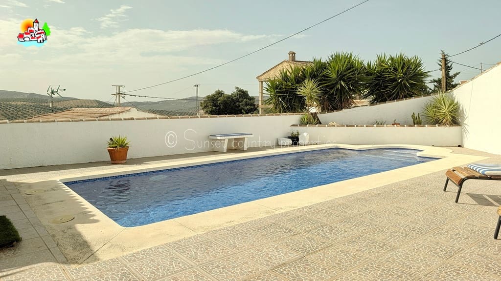 4 soveværelse Byhus til salg i Iznajar med swimmingpool - € 225.000 (Ref: 9944409)