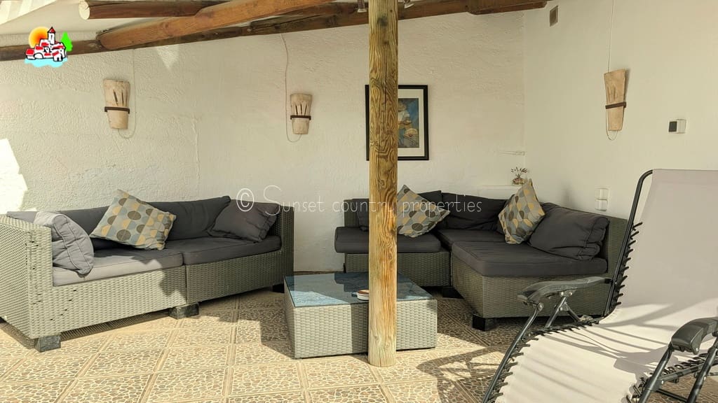 4 soveværelse Byhus til salg i Iznajar med swimmingpool - € 225.000 (Ref: 9944409)
