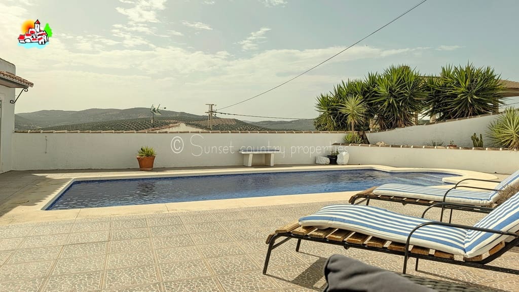 4 soveværelse Byhus til salg i Iznajar med swimmingpool - € 225.000 (Ref: 9944409)