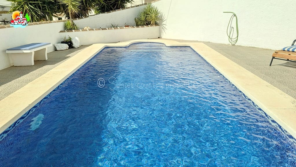 4 soveværelse Byhus til salg i Iznajar med swimmingpool - € 225.000 (Ref: 9944409)