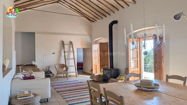 2 soveværelse Byhus til salg i El Higueral, Iznájar - € 165.000 (Ref: 9944418)