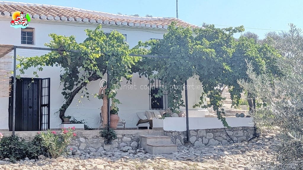 3 makuuhuone Maalaistalo myytävänä paikassa Archidona mukana uima-altaan - 249 950 € (Ref: 9950095)