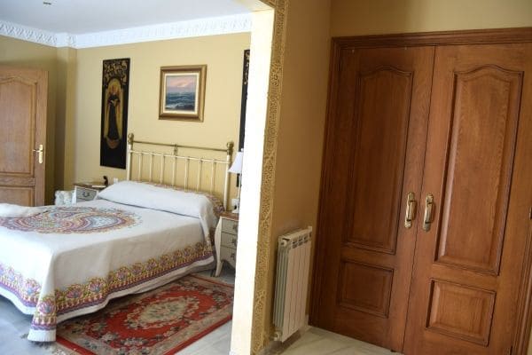 4 quarto Moradia para venda em Estepona com piscina garagem - 1 550 000 € (Ref: 6530599)