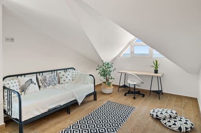 3 soverom Penthouse til salgs i Estepona med svømmebasseng garasje - € 749 000 (Ref: 6854316)